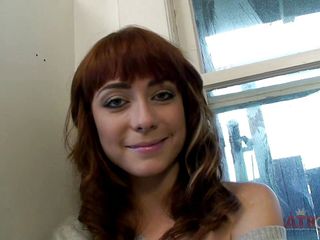 ATKIngdom: Entrevista traviesa con la sexy Zoe Voss