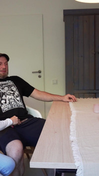 Alemão corno marido assiste sua esposa sexy sem camisinha foder com seu companheiro de pau gordo