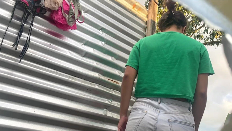 kloyesteicy: Převléká se a je nahrána