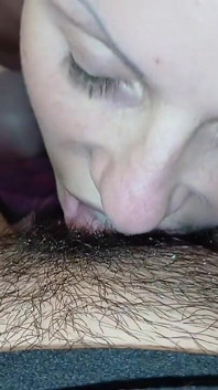 Moje ráno začalo kyticemi tulipánů a lesbického sexu
