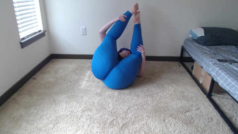 Squishy Apparatus: Sledujte, jak dělám jógu! nebo pokus o