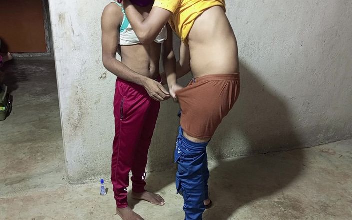 Indian Hijraji: Jovem garoto rasgou a bunda do eunuco. Esta manhã, ele...