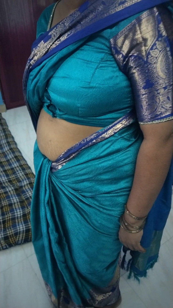 Tamil lesbian: Quente saree vestindo
