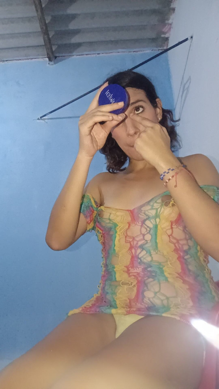 Femboy from Colombia: Trang điểm dễ thương và gợi cảm cho tất cả mọi...