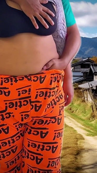 Sexe tabou, voisin musulman à gros cul et amis à la chatte énorme, une belle-mère se fait baiser dans la rue du village d’Égypte !