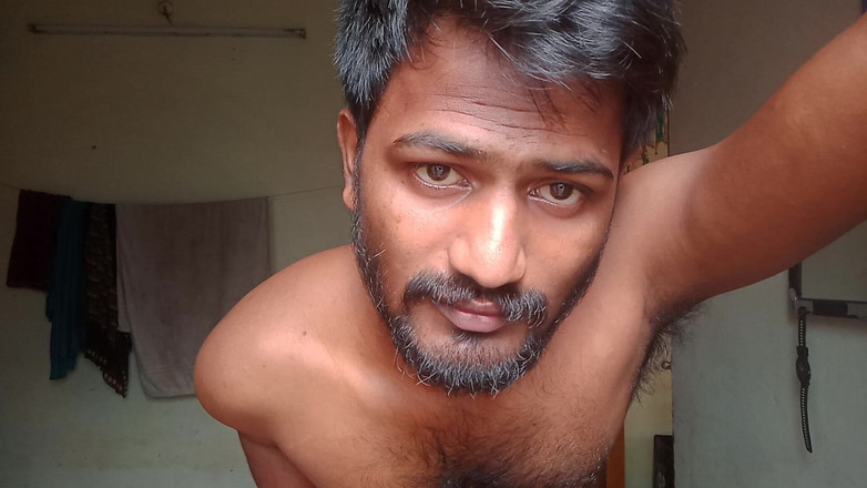 KUMBHA MANOJ KUMAR: Il è professionale