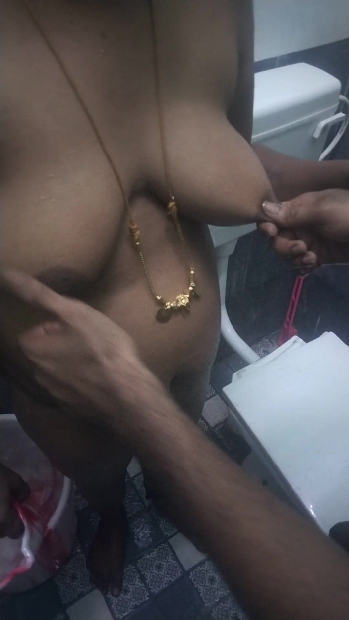 Benita sweety: Desi Nipple Play