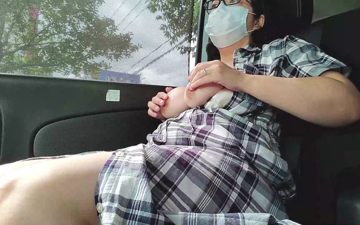 aika: Femeie căsătorită care se masturbează în mașină