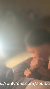 Zawsze mówią, że głowa maski uderzyła inaczej. Musiałem to wypróbować i na pewno wyssałem skórę z tego bardzo dużego penisa