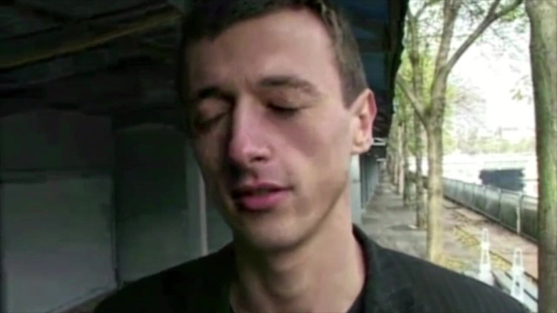 Crunch Boy: Біла відтрахана чорношкірим топом чорного