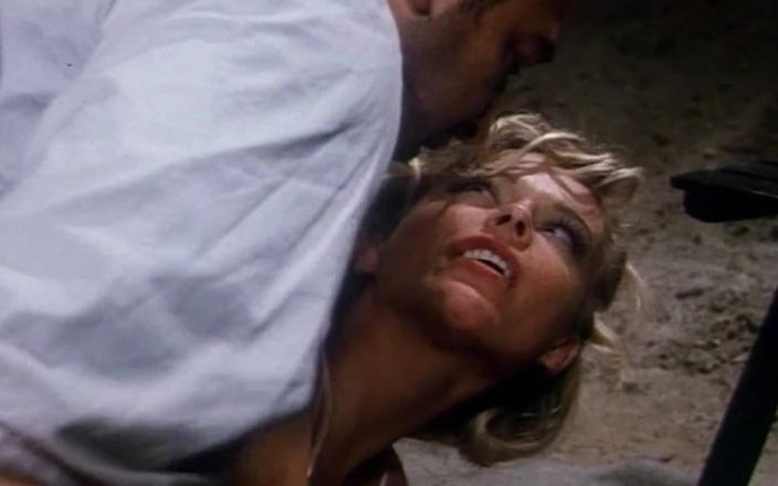 Inhonorof porn: Kelly toma la gran polla de Roberto Malone en su...