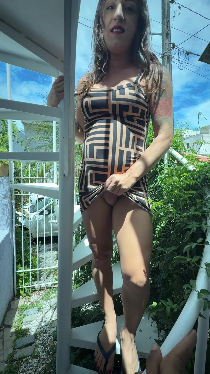 Rebeca Juicy: Transmeisje en jongen mengen zich op de plant