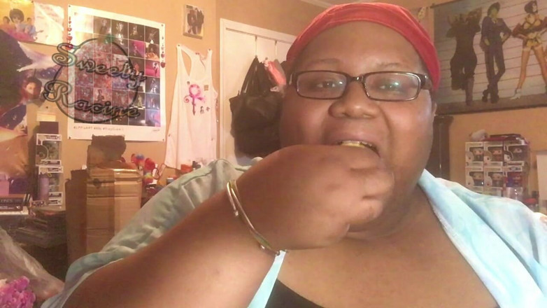 Sweety Racine: SSBBW Eats a Snack