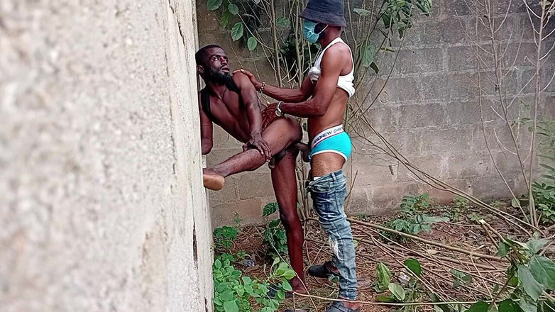 Sexylary: Pijpen met mijn Keniaanse vriend in de bush
