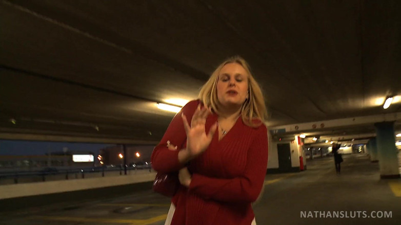 Nathansluts: Rondborstige Angel Wicky krijgt haar kont vernield door Nathan
