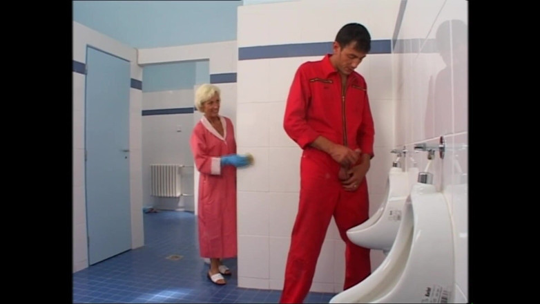 Purzel Official: Old Woman Takes It in the Ass in the Bathroom