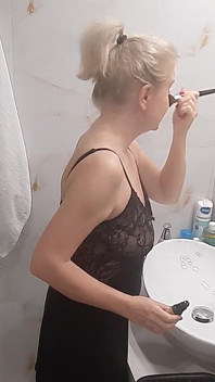 Jenny Si Blonde Bersedia Untuk Malam Disco