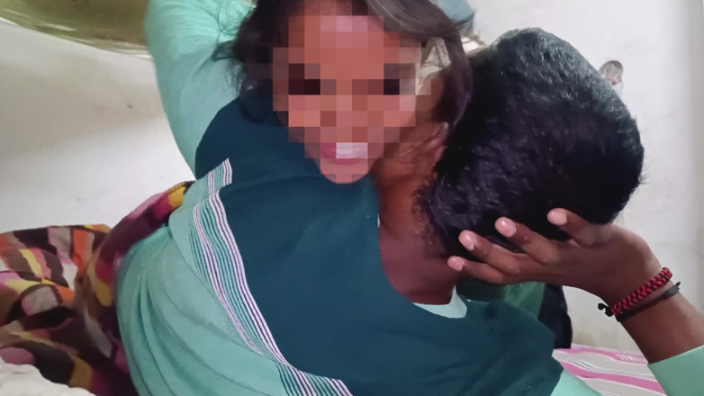 SanskariGirl1: Chica virgen nativa obligada a tener sexo y chupando mucha...