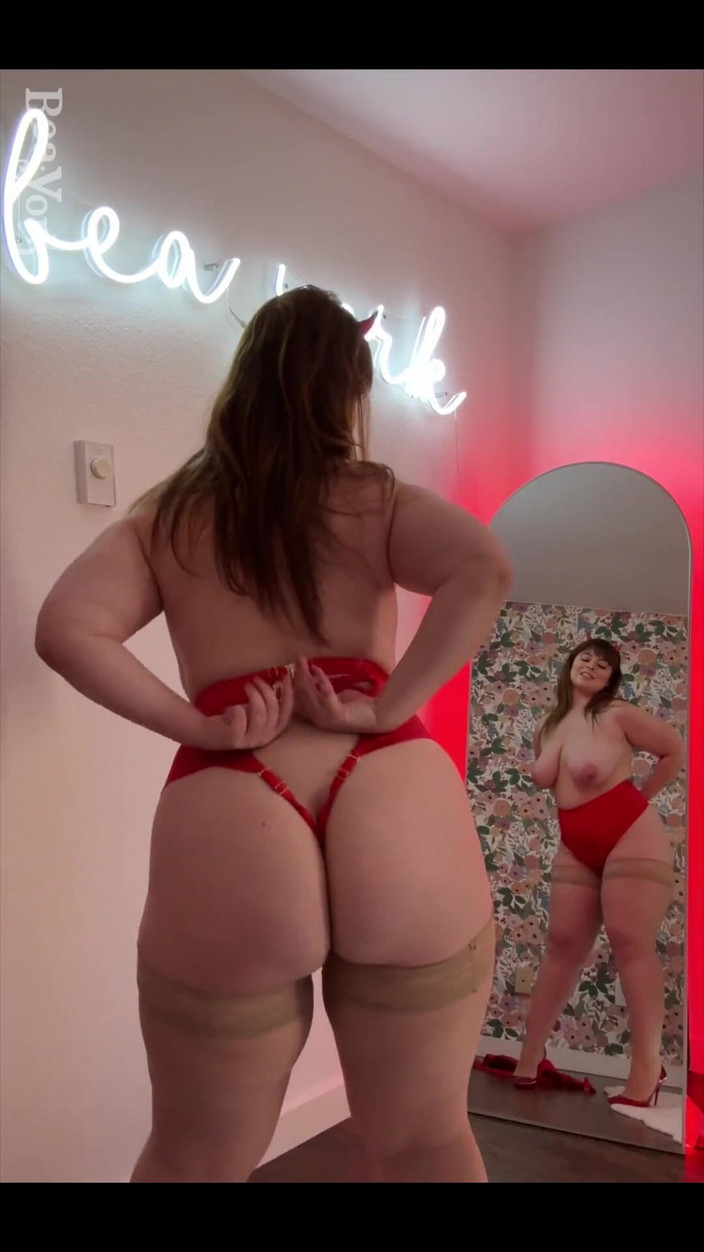 Bea York: Altro su questo simpatico Lil devil