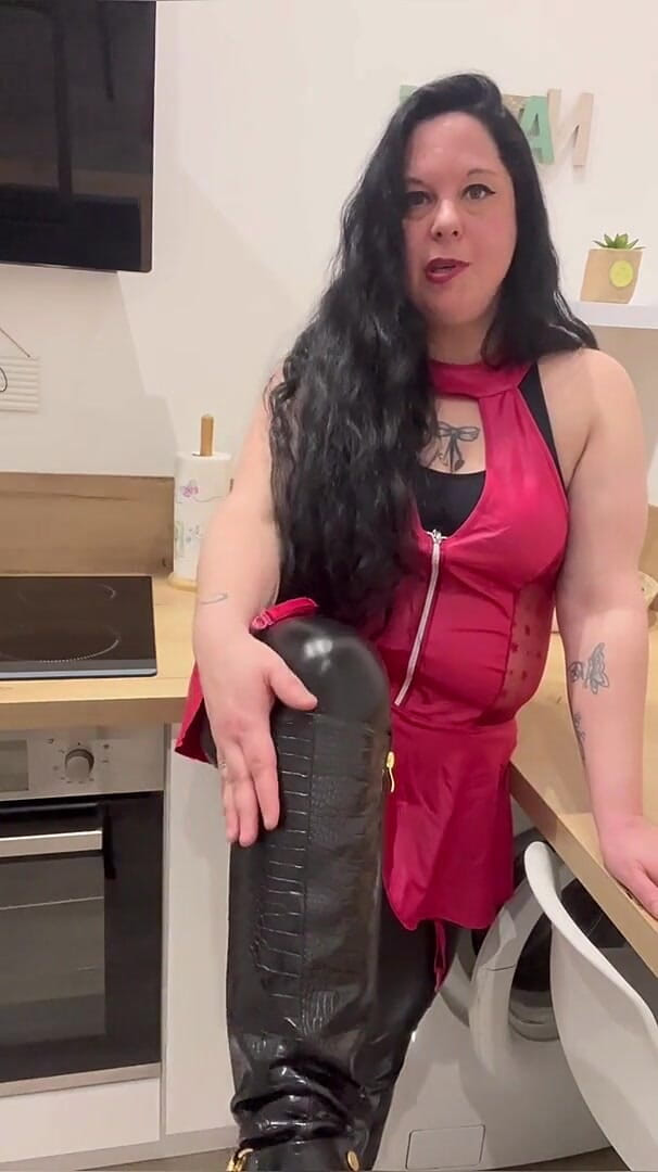 Maitresse Clara: ถูกฝึกให้ใส่กรงควย