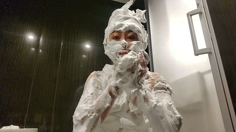 Mayumi Kanzaki: Let's Play Together Using Shaving Foam