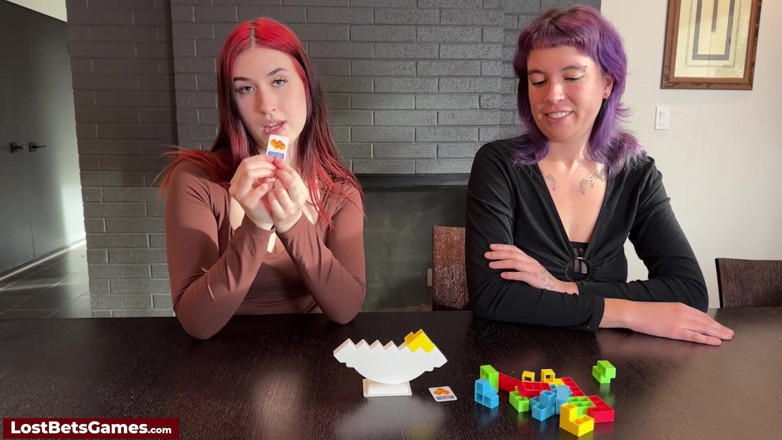 Lost Bets Games: I giocattoli sexy escono mentre lo strip game è vinto