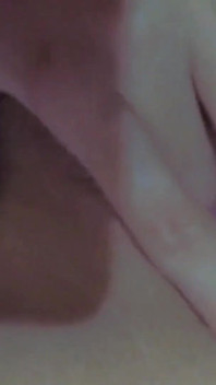 Masturbându-mă gândindu-mă la prietenul iubitului meu până ajung la orgasm și ejaculez
