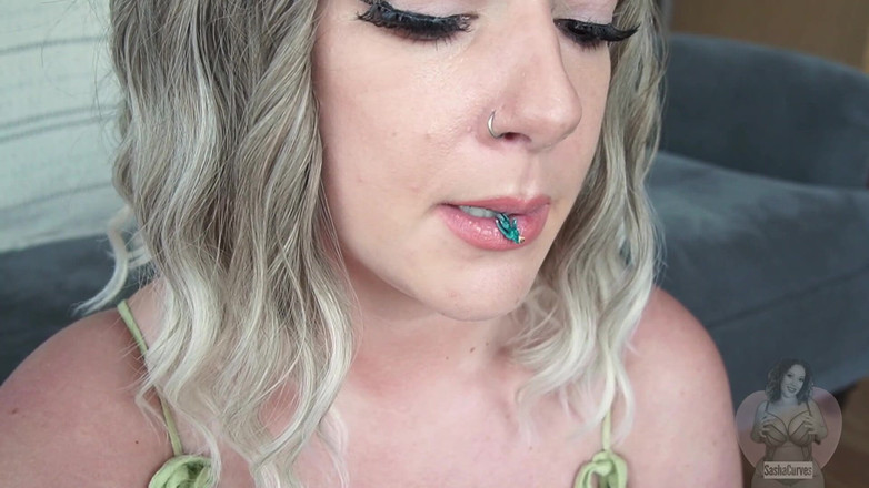 Sasha Curves: 자이언트와 함께하는 아침 식사