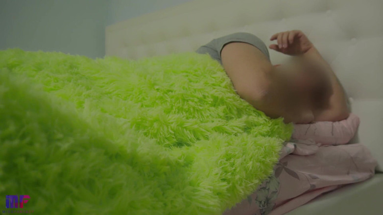 Miss Fantasy: Zmęczony ojczym przyszedł do ust pasierbicy i nie