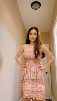Mamă sexy amatoare reală care se distrează