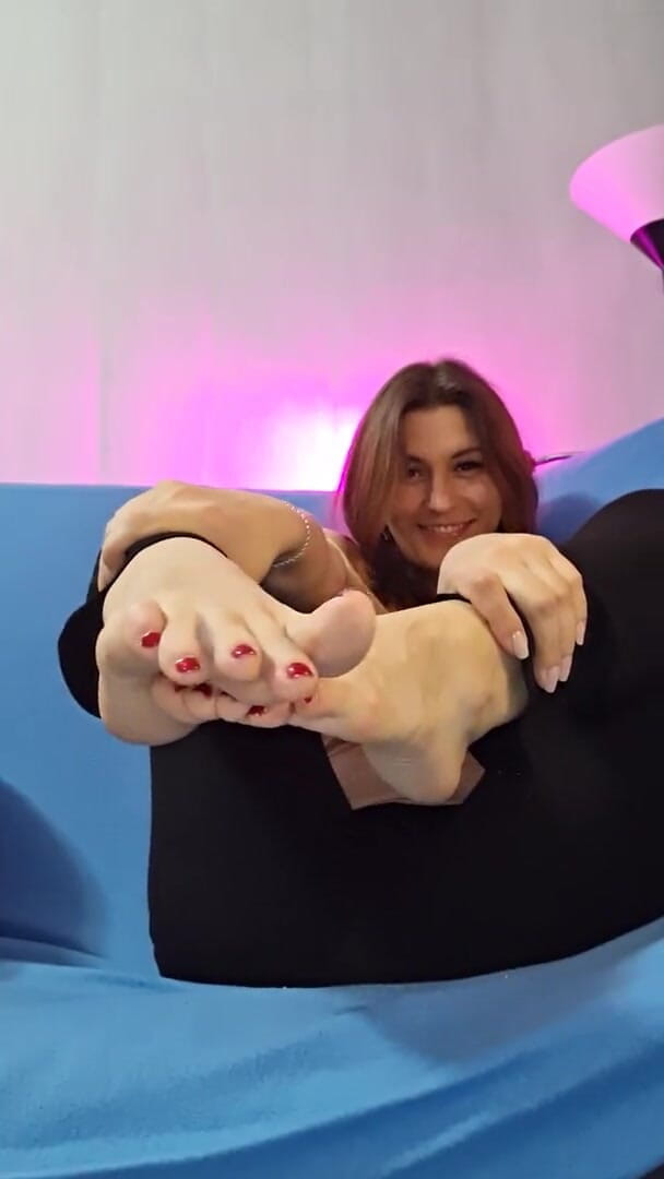 Adele Amber: Nohy s ponožkami ....