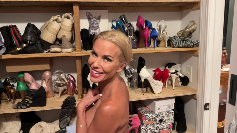 Tatiana Steele: MILF Tatiana Steele Gives Ian a Blowjob in the Closet
