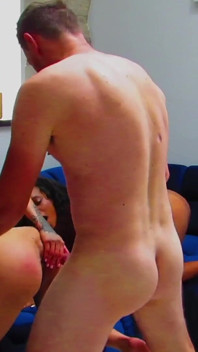 Intenso interracial sexo a três com grande rabo ébano e latina Kiki Minaj e Bella Diosa