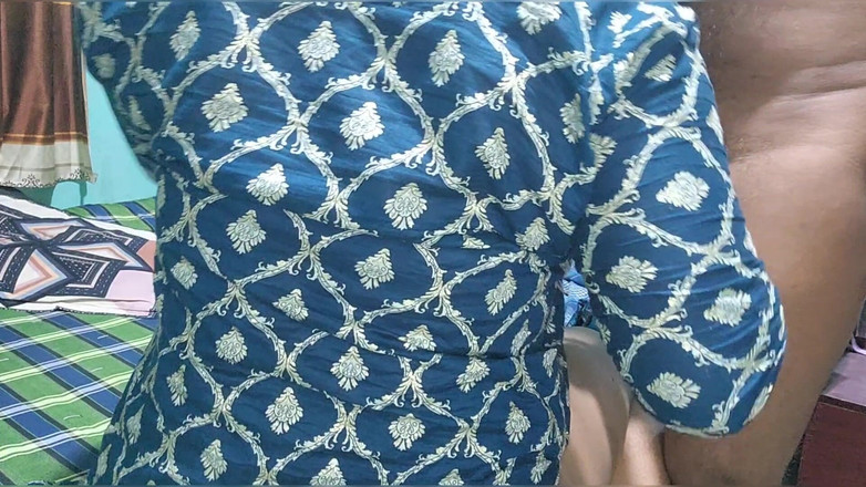 Banglavabi: Bangladéšská macecha tvrdě šuká nevlastního syna, když její manžel nebyl doma.