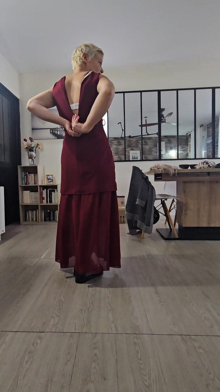 Sofy13: Sexy Fittings Mit Einer Nuttigen Reifen MILF