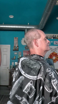 Der oben-ohne friseur
