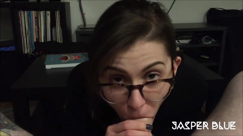Jasper Blue: Tati, líbí se ti moje nové brýle?