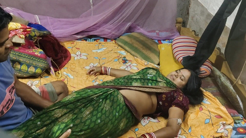 Raju Raju: Il suocero si è divertito a scopare la suocera nuda indiana...