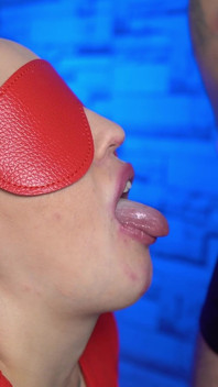 I Cheated My Stepsister in the Game for the Taste, Cum in Her Mouth, She Did Not Notice!