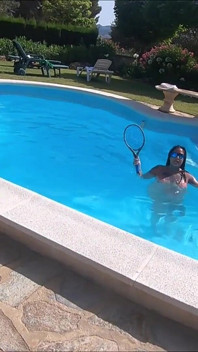 Qualquer um para o tênis de piscina