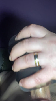 Sex toy e sborra una mano