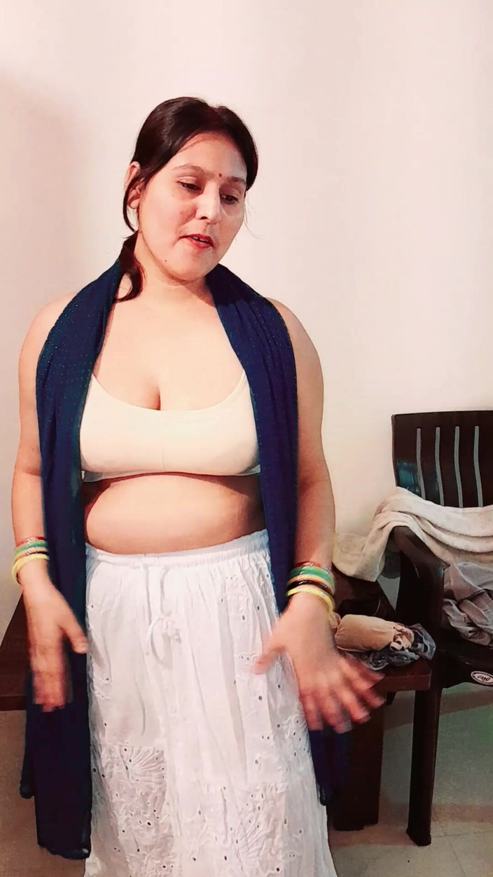 Puja555: デシ・ワイフ・プージャ・バービーダンス