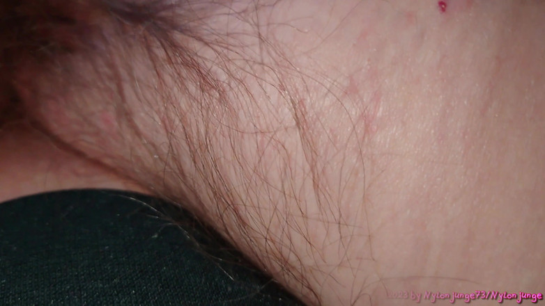NylonjungeCarmen: Éjaculation dans la chatte poilue de mamie, creampie