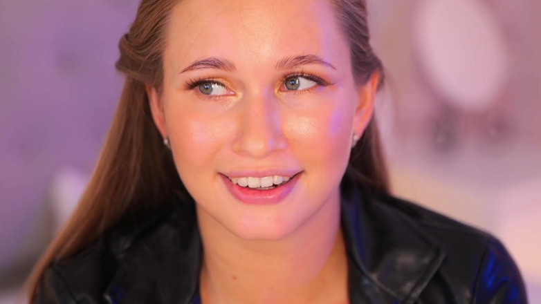 Stella Cardo: Aku lagi asik ngentot memekku pakai dildo ukuran raksasa