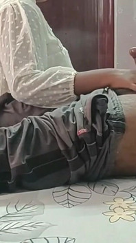 ภรรยาจับได้น้องชายต่างแม่กำลังช่วยตัวเอง -1