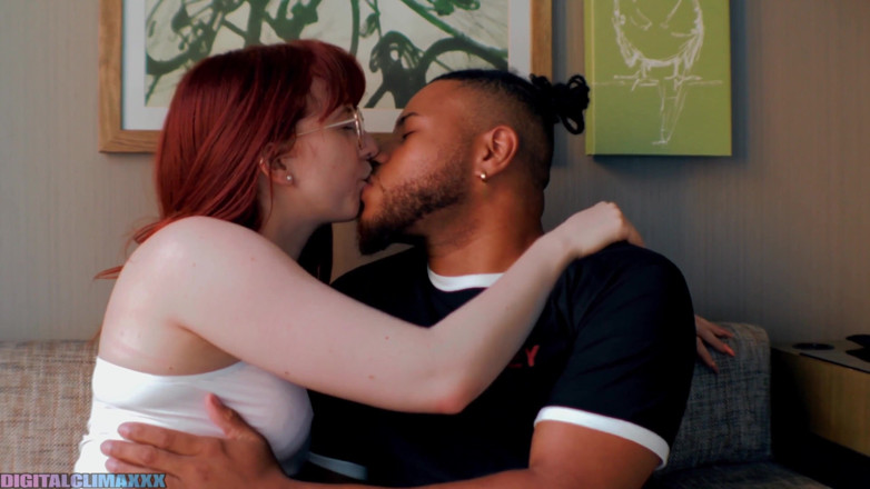 Digital climaxxx: La nerd rossa ragazzina hannah si gode il grosso bbc...