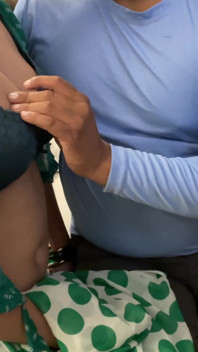 Il marito era un sego e il suo amico ha inserito il suo pene nella figa di sua moglie