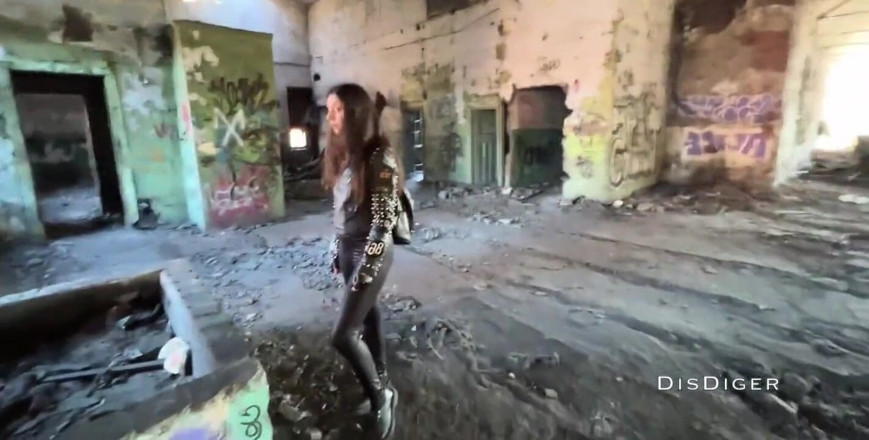 Dis Diger: A Walk Through an Abandoned Factory Ended with a Hard...