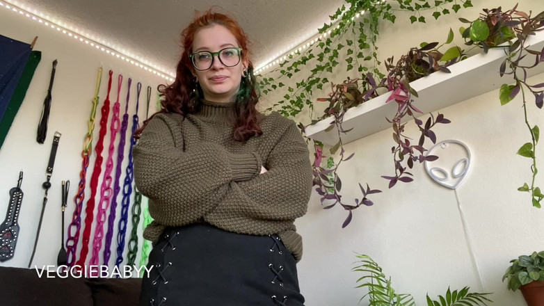 Veggiebabyy: Öğretmen göt deliği koklama ve 31 talimatıyla seni cezalandırıyor