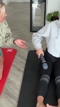 Sexy muslimisches mädchen ist nach dem fitnessstudio sehr geil